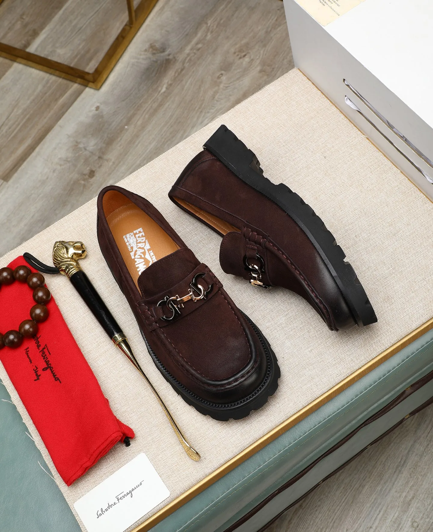 Men's shoes 💰520 📛📛Salvatore Ferragamo high-end (Salvatore Ferragamo) is the world's top luxury footwear brand. It comes from the fashion kingdom of Italy. It is famous all over the world for its traditional handmade design and novel styles... 🚶🏻🚶🏻New suit shoes are available simultaneously at the counter. This model is purely handmade. The fabric is imported Italian calfskin ➕Soft water-dyed cowhide lining Original authentic outsole🌀🌀Size: 38➖44.
